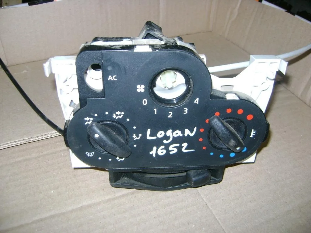Блок управления отопителем Renault Logan 1 L90