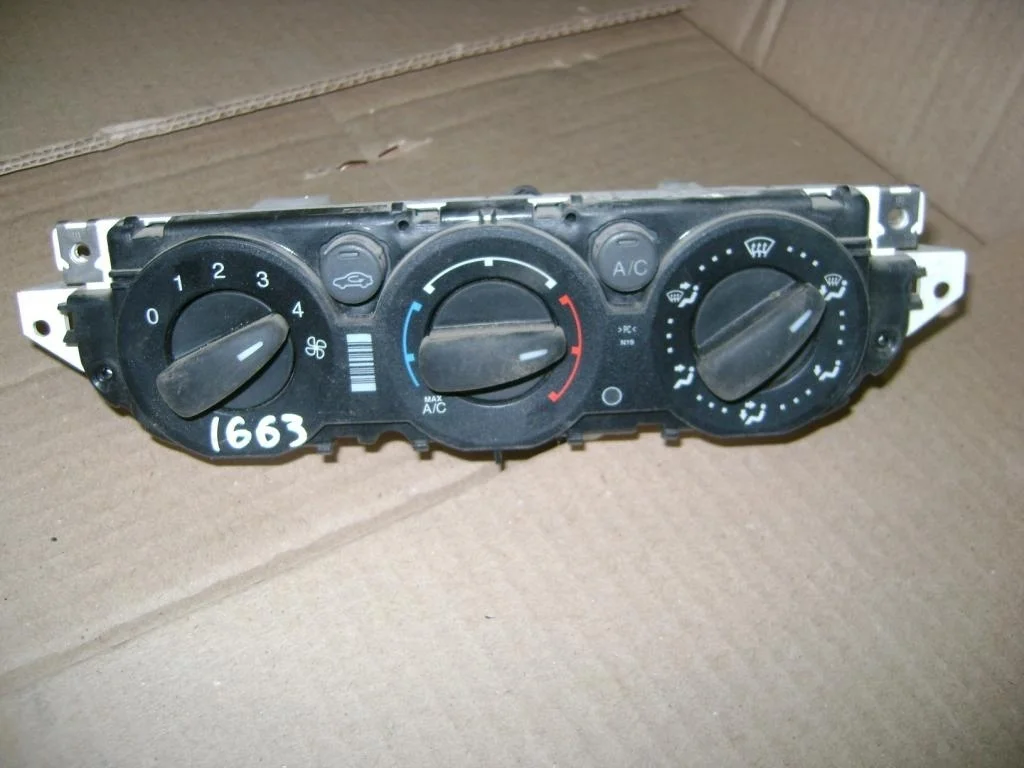 Блок управления отопителем Ford Focus 2