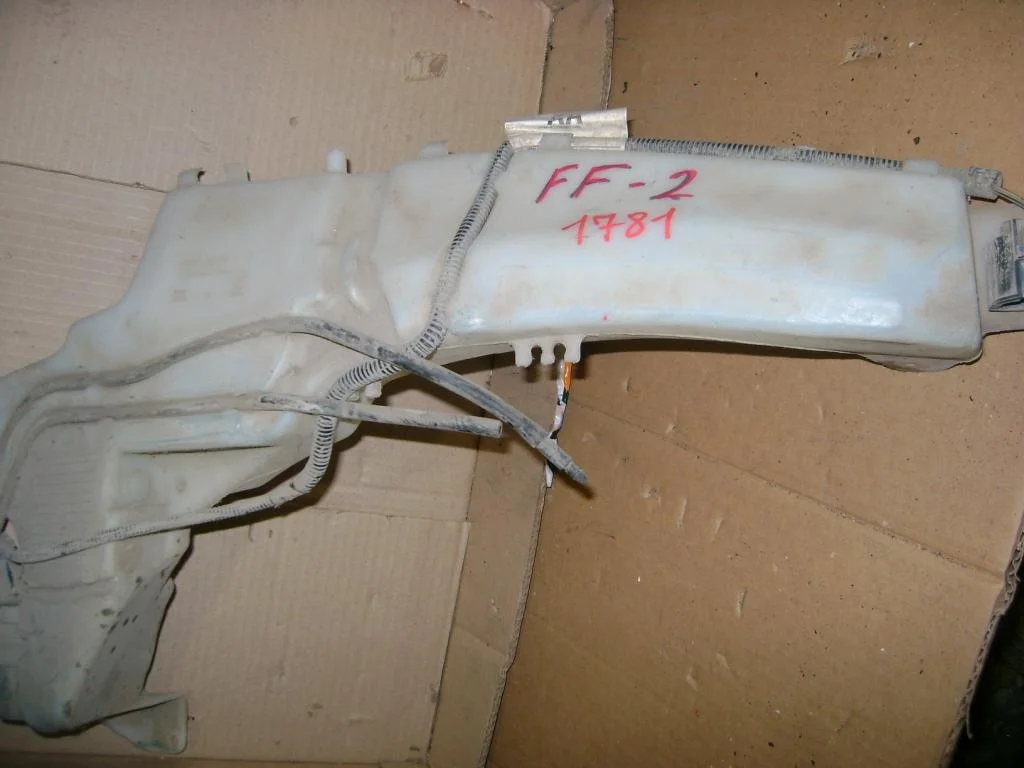 Бачок омывателя лобового стекла Ford Focus 2