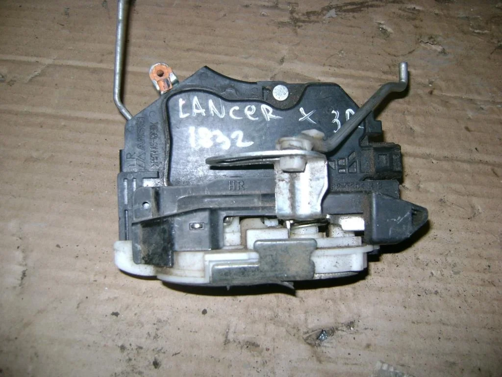 Замок двери задней правой Mitsubishi Lancer 10 CY