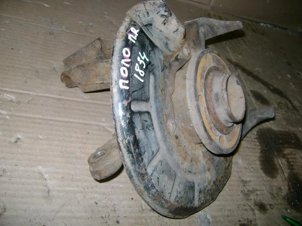 Кулак поворотный передний правый Volkswagen Polo 5