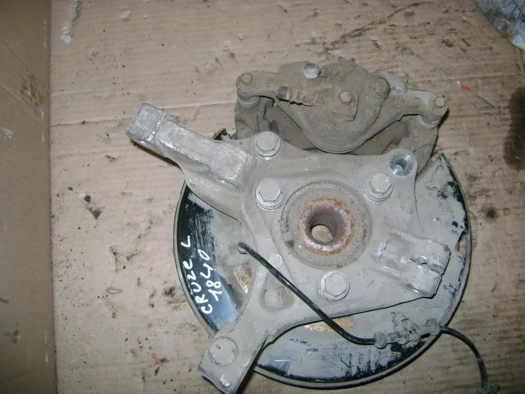 Кулак поворотный передний левый Chevrolet Cruze J300