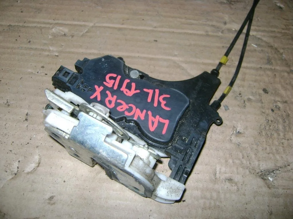 Замок двери задней левой Mitsubishi Lancer 10 CY