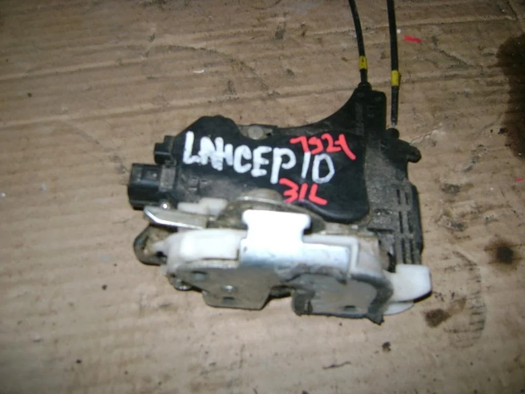Замок двери задней левой Mitsubishi Lancer 10 CY
