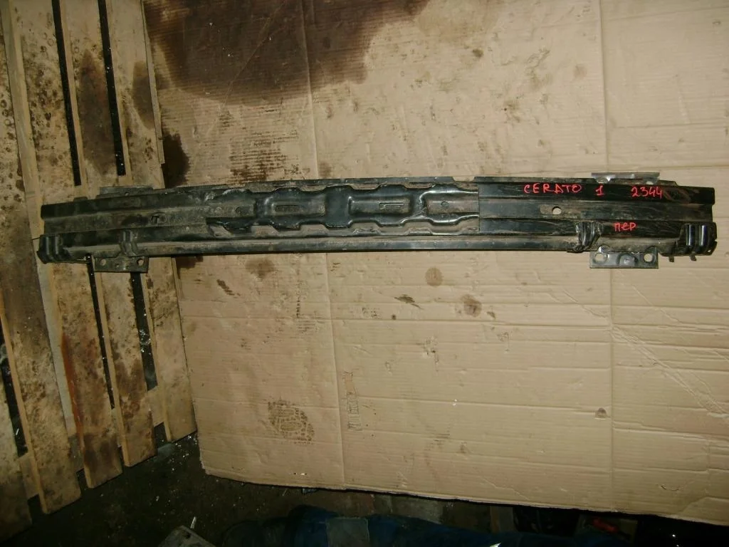 Усилитель переднего бампера Kia Cerato 1 LD