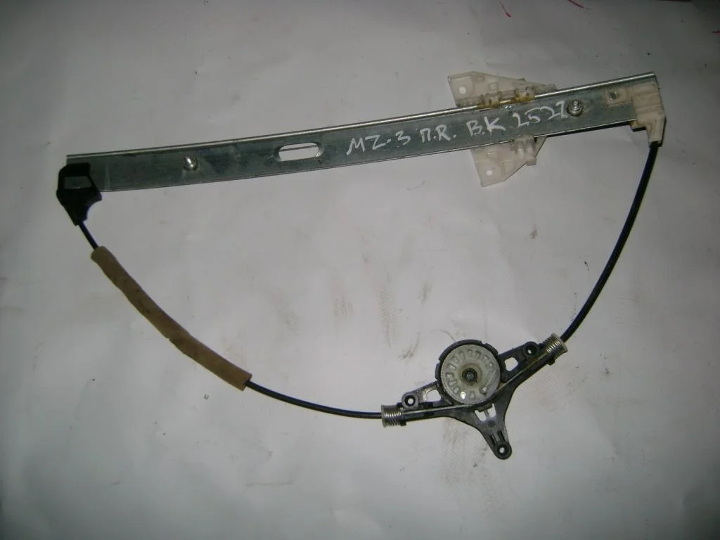 Стеклоподъемник передний правый Mazda 3 BK