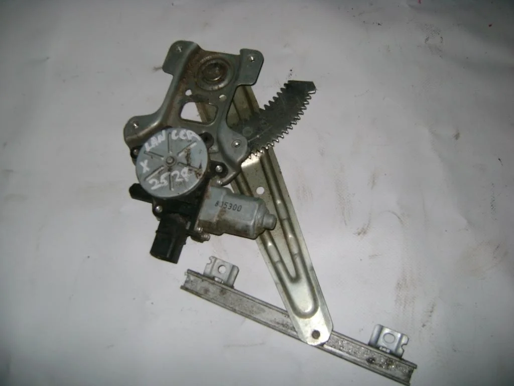 Стеклоподъемник задний правый Mitsubishi Lancer 10 CY