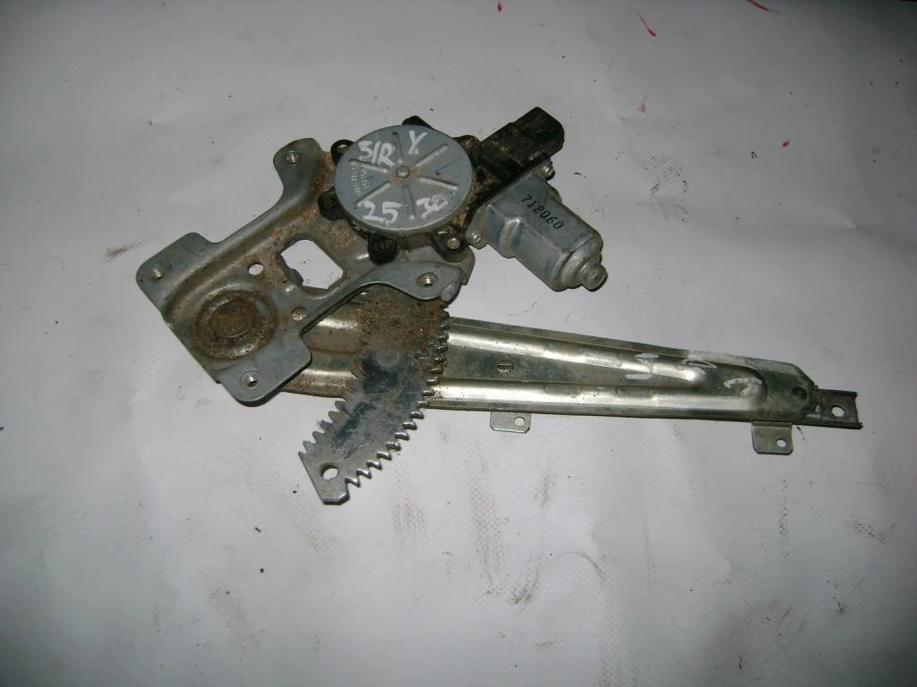 Стеклоподъемник задний правый Mitsubishi Lancer 10 CY