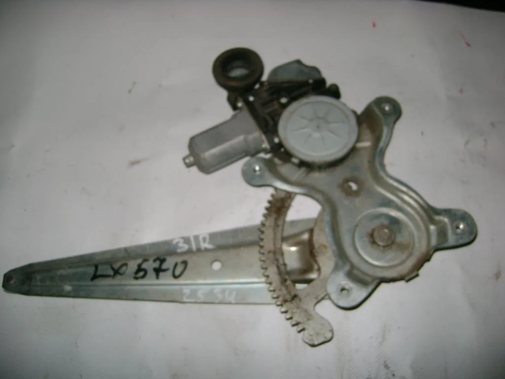 Стеклоподъемник задний правый Lexus LX570 J200