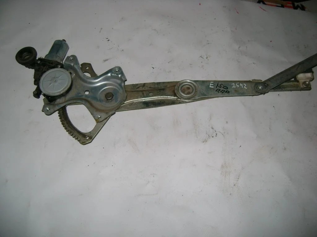 Стеклоподъемник передний правый Toyota Corolla E150