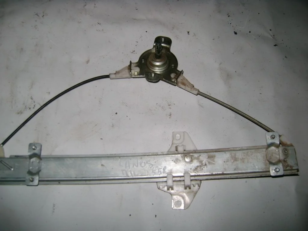 Стеклоподъемник механический передний левый Chevrolet Lanos T100