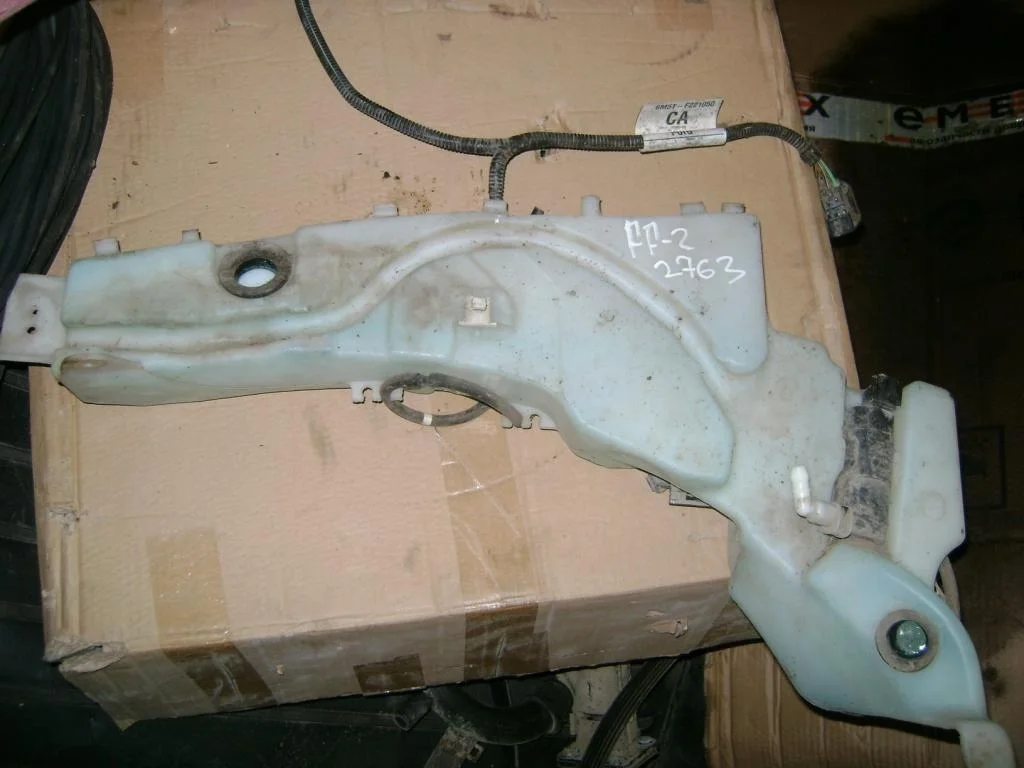 Бачок омывателя лобового стекла Ford Focus 2