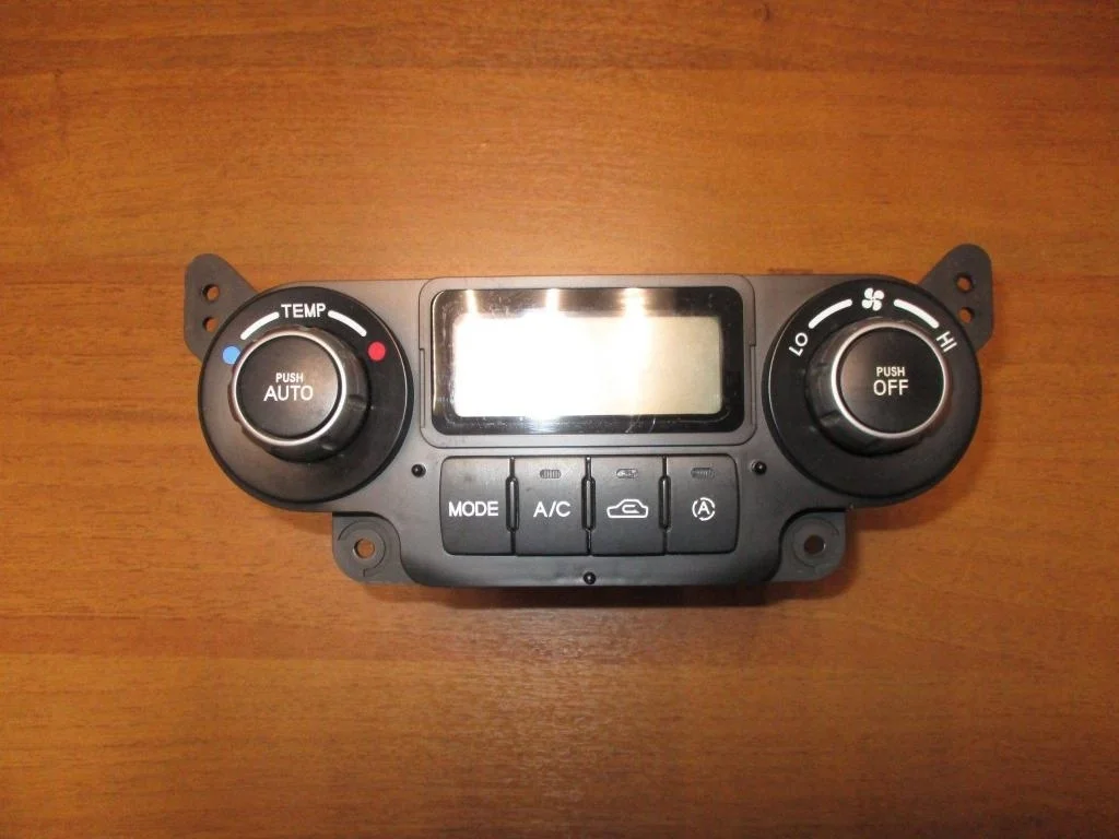 Блок управления климатической установкой Kia Cerato 1 LD