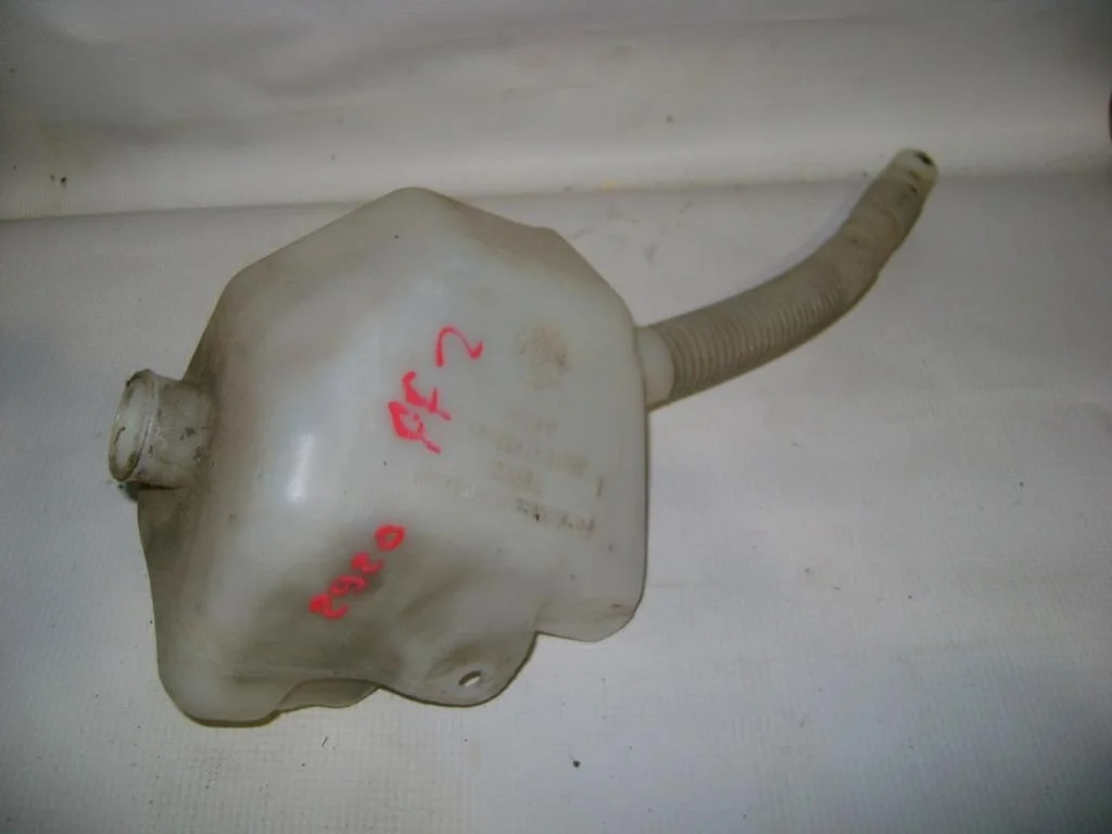 Бачок омывателя лобового стекла Ford Focus 2007