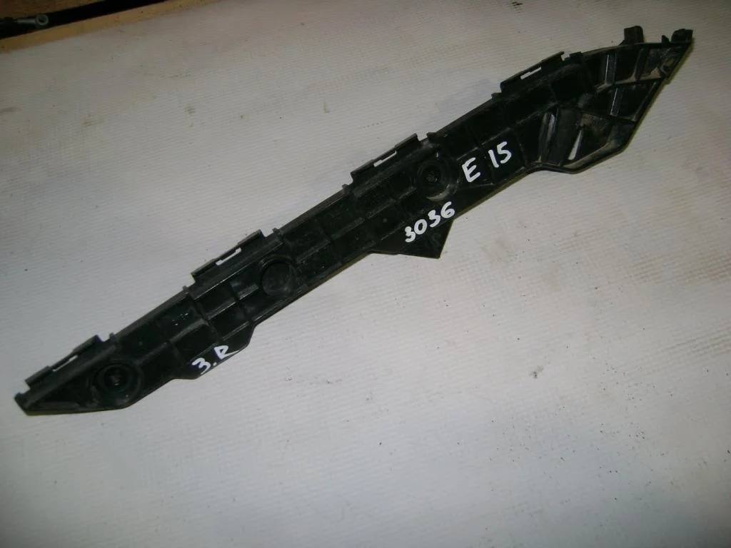 Кронштейн заднего бампера правый Toyota Corolla E150