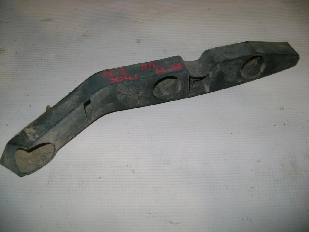 Кронштейн переднего бампера левый Ford Focus 2