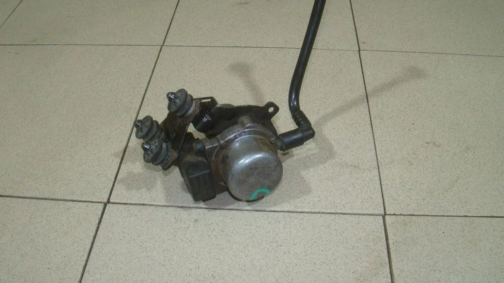 Насос вакуумный Volkswagen Jetta 2009 A5