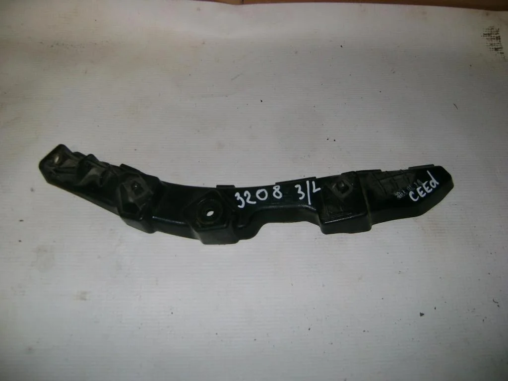 Кронштейн заднего бампера левый Kia Ceed 1