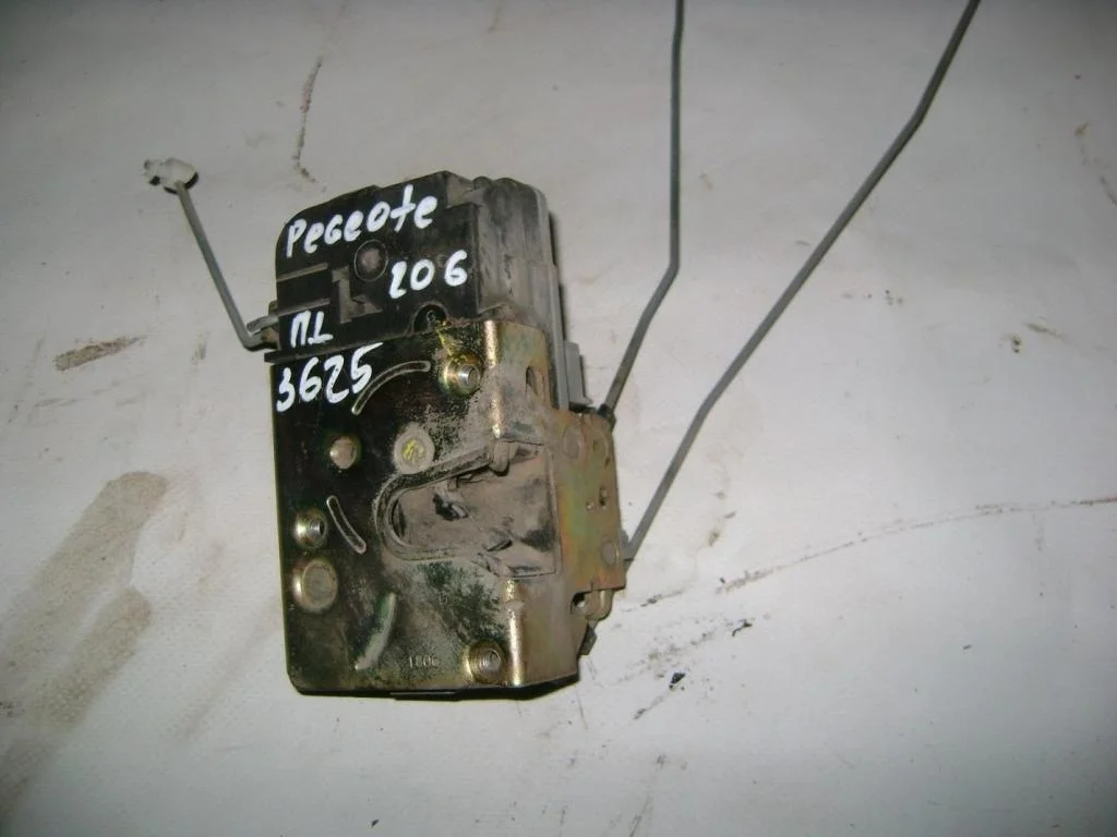 Замок двери передней левой Peugeot 206 2006