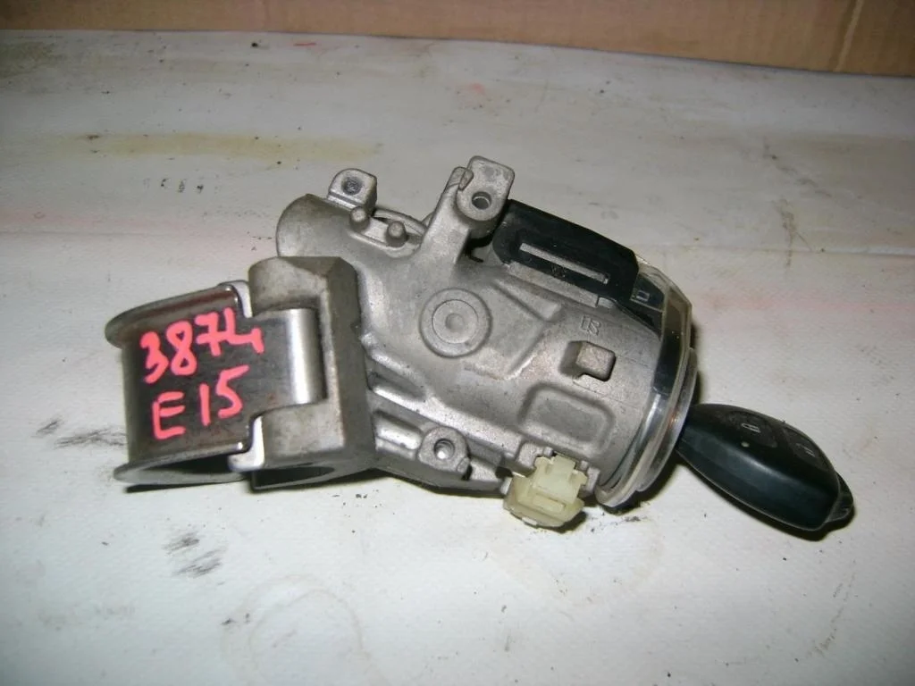 Замок зажигания Toyota Corolla E150