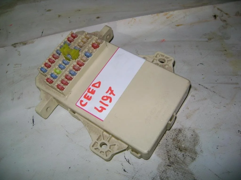 Блок предохранителей Kia Ceed 1