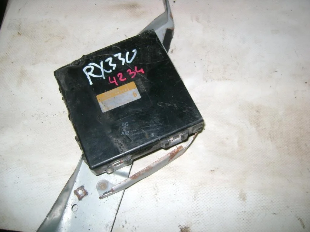 Блок электронный Lexus RX350 XU30