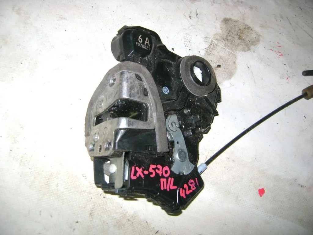 Замок двери передней левой Lexus LX570 J200