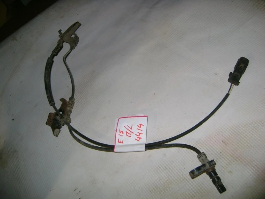 Датчик abs передний левый Toyota Corolla E150