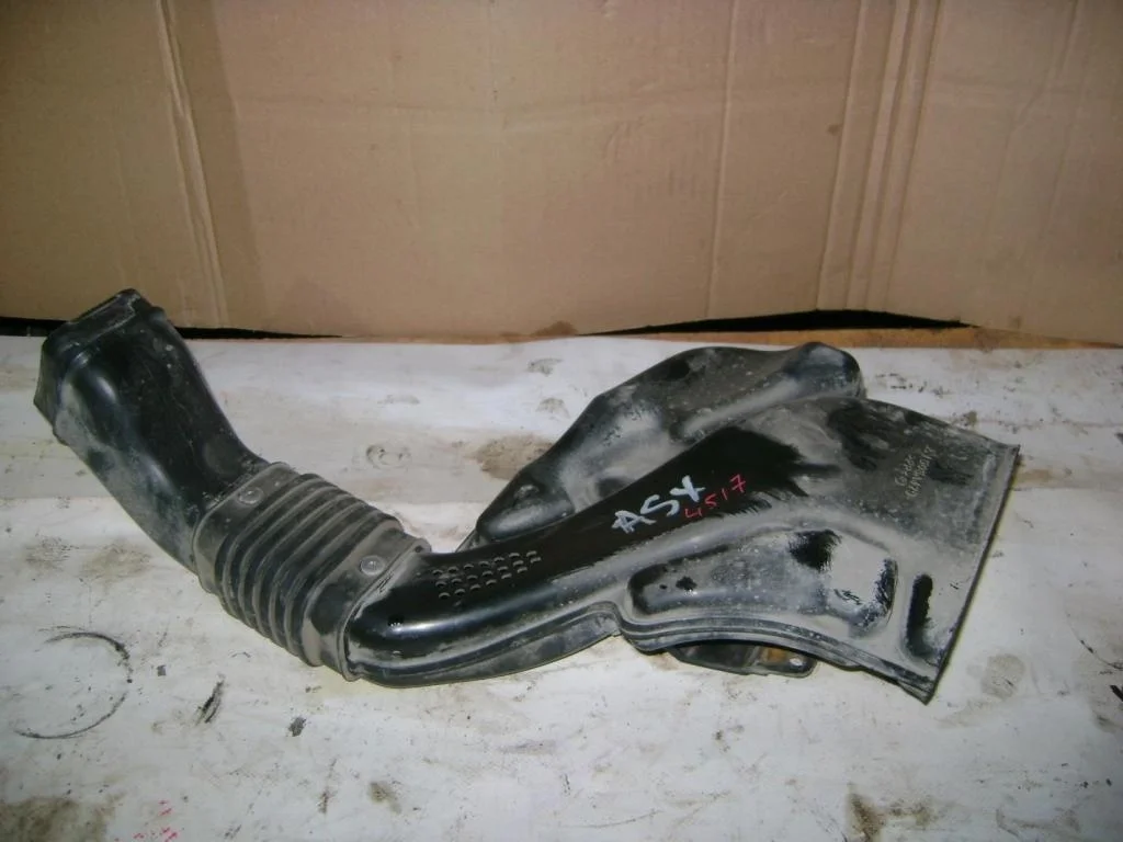 Воздухозаборник внутренний Mitsubishi ASX 2010