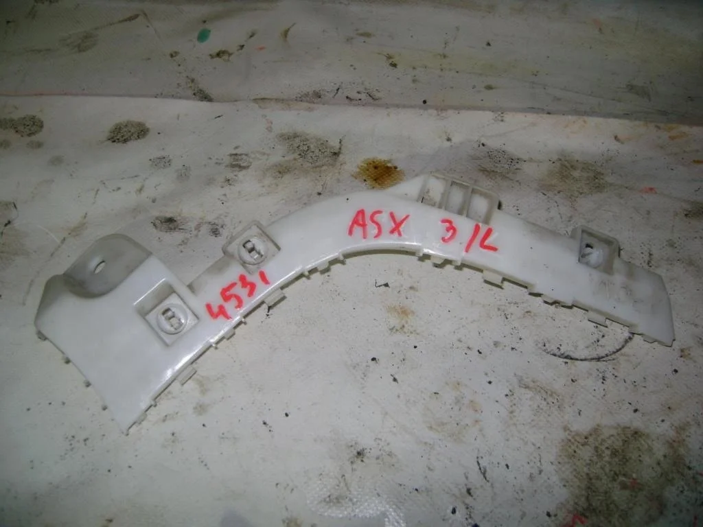 Кронштейн заднего бампера левый Mitsubishi ASX 2010