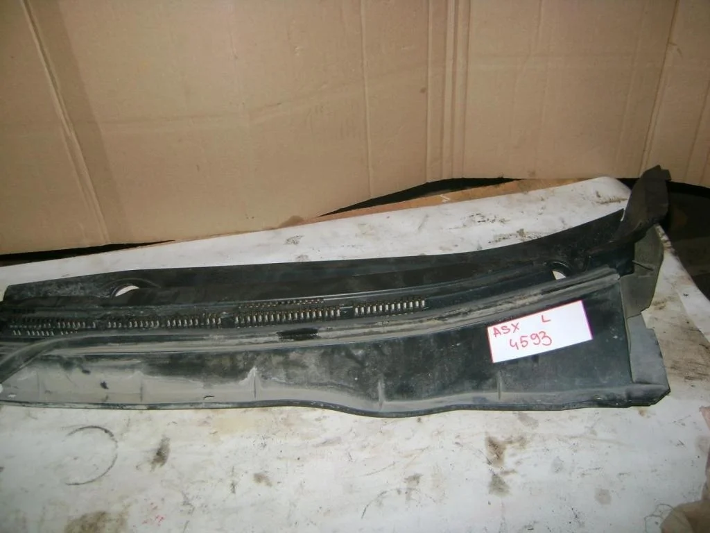 Решетка стеклоочистителя Mitsubishi ASX 2010