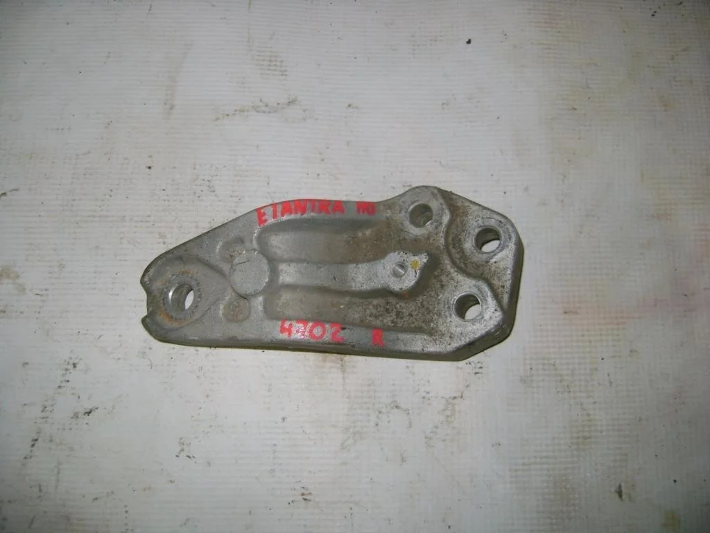 Кронштейн опоры двигателя Hyundai Elantra HD