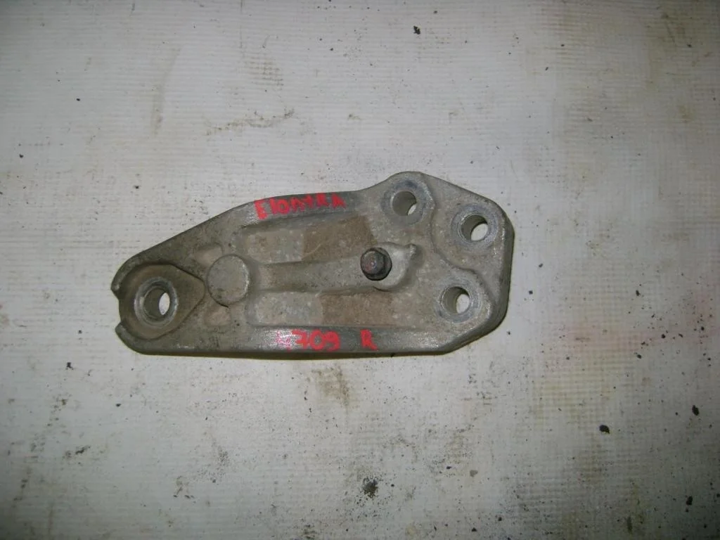 Кронштейн опоры двигателя Hyundai Elantra HD