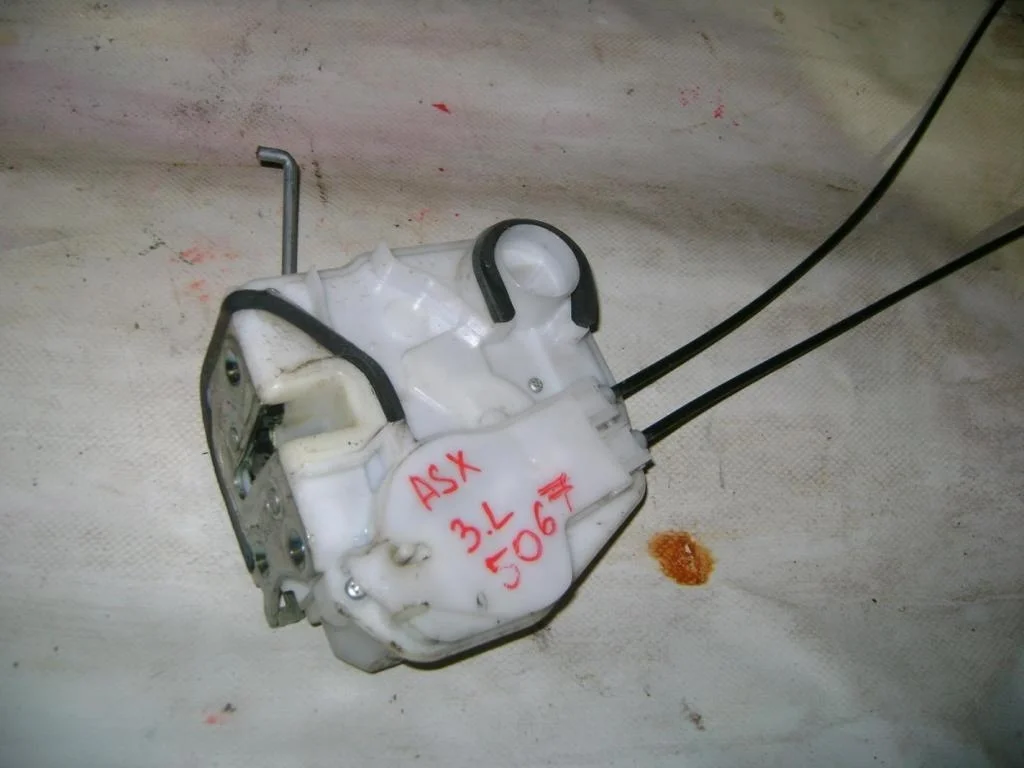 Замок двери задней левой Mitsubishi ASX 2010