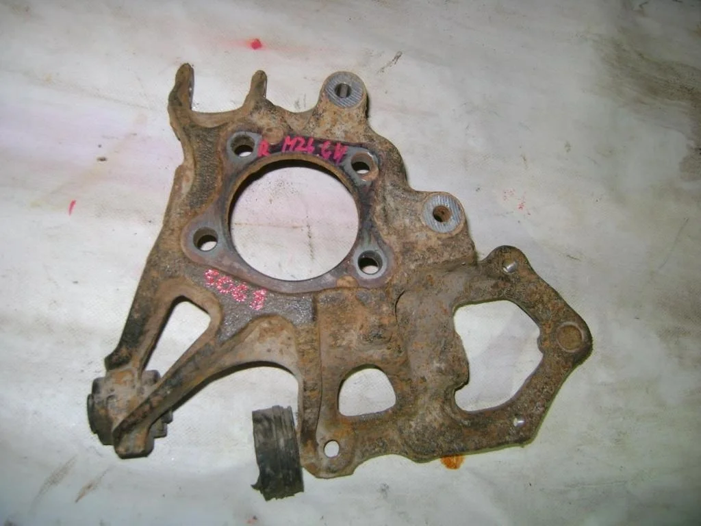 Кулак поворотный задний правый Mazda 6 GH