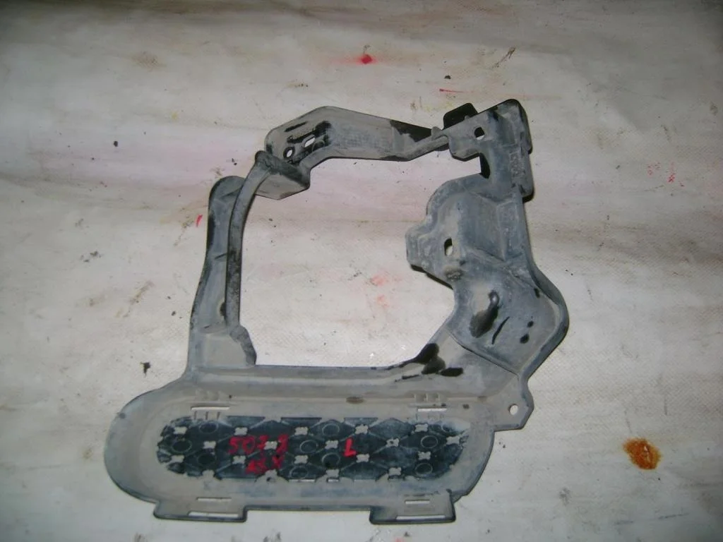 Кронштейн фары противотуманной левой Mitsubishi ASX 2010