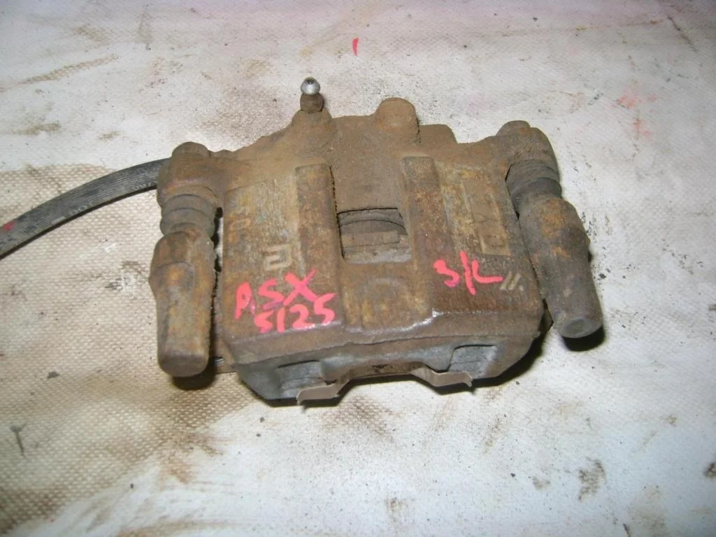 Суппорт задний левый Mitsubishi ASX 2010