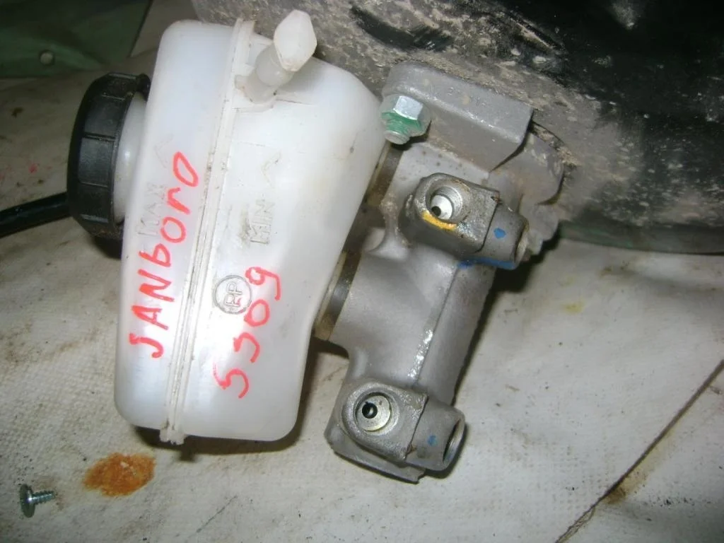 Цилиндр тормозной главный Renault Sandero 1 BS