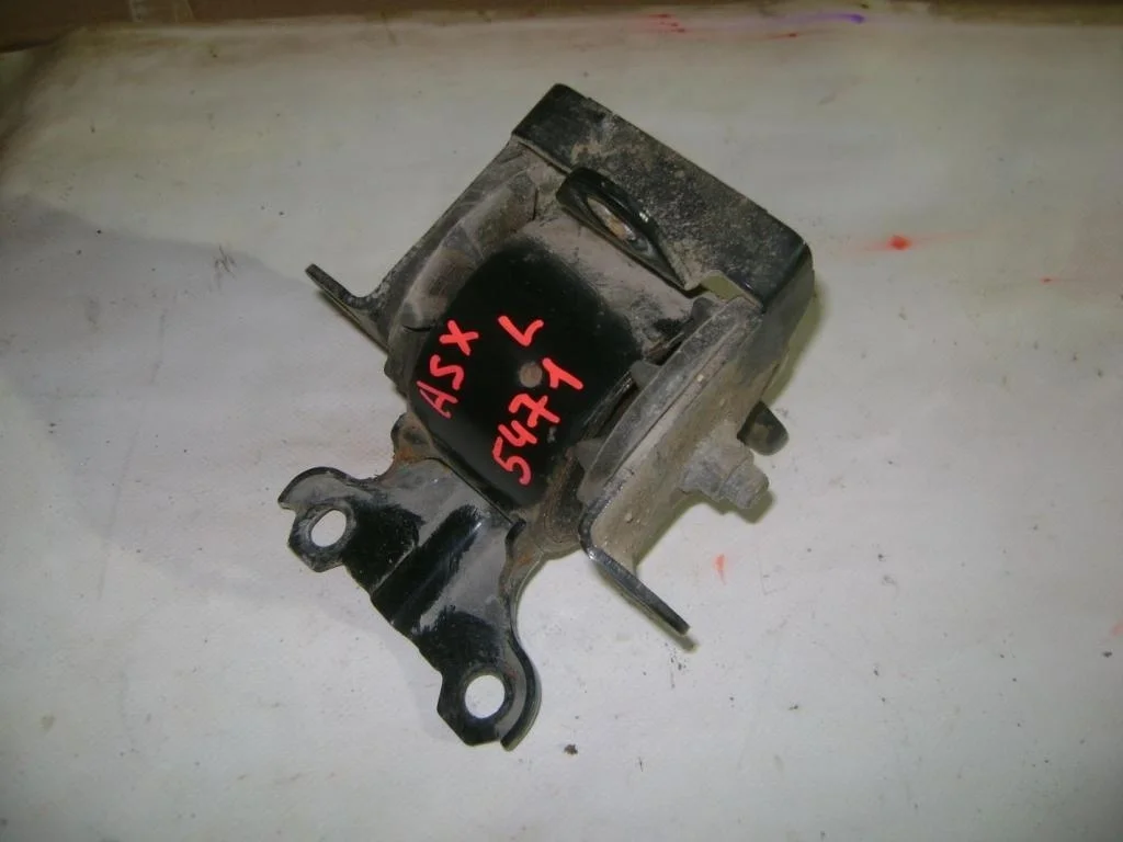 Опора двигателя левая Mitsubishi ASX 2010