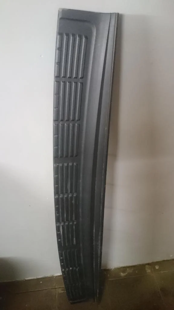 Накладка заднего бампера Lexus LX570 J200