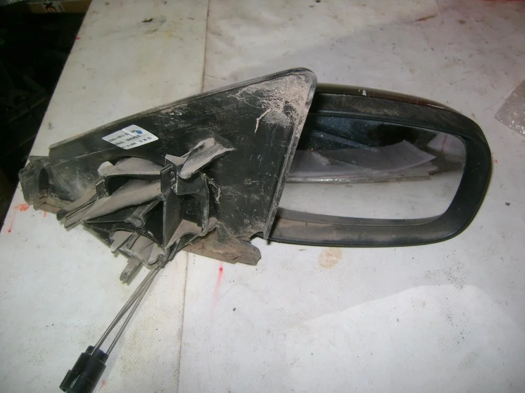 Зеркало правое механическое Renault Megane 2
