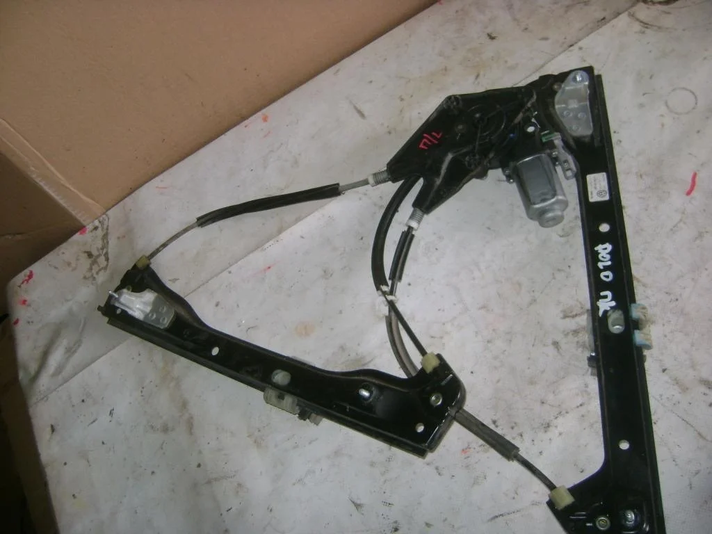 Стеклоподъемник передний левый Volkswagen Polo 5