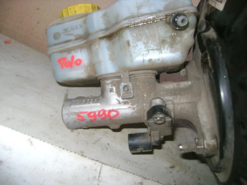 Цилиндр тормозной главный Volkswagen Polo 5