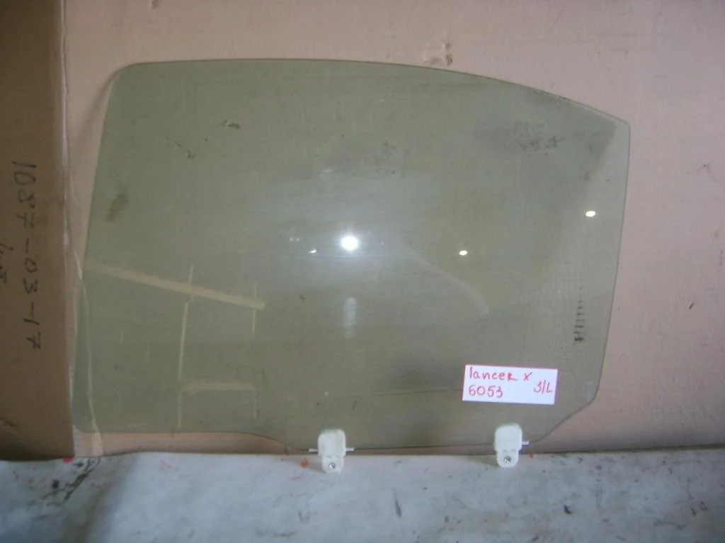 Стекло двери задней левой Mitsubishi Lancer 10 CY