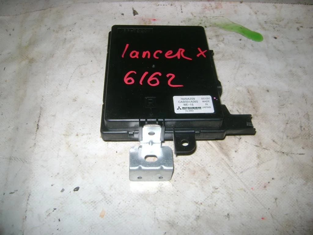 Блок электронный Mitsubishi Lancer 10 CY