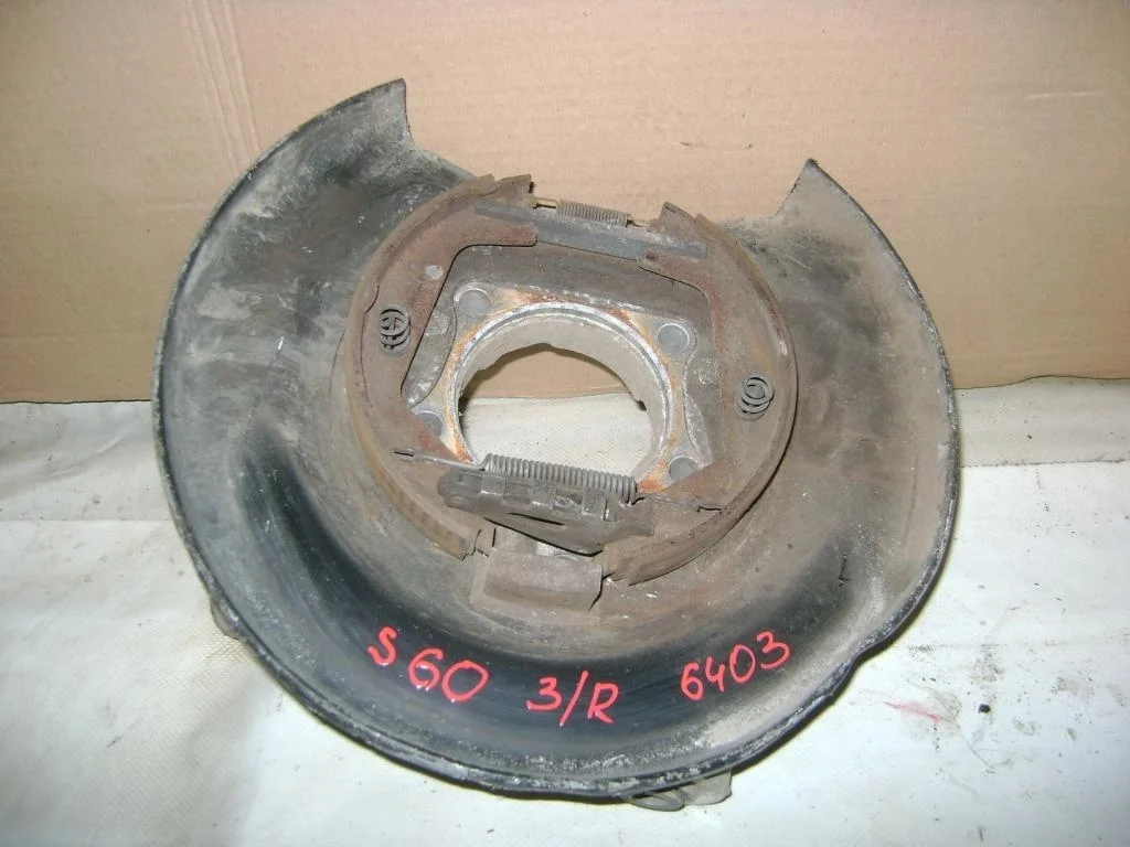 Кулак поворотный задний правый Volvo S60 1 P24