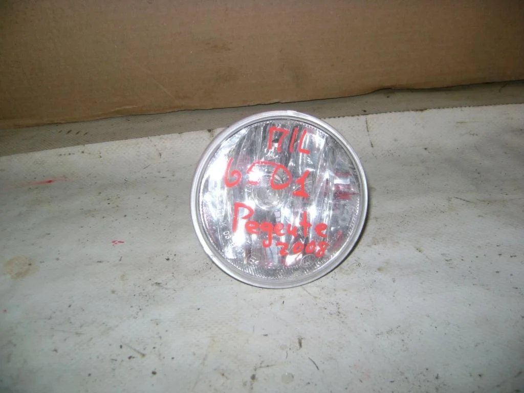 Фара противотуманная Peugeot 2008 2014 A94