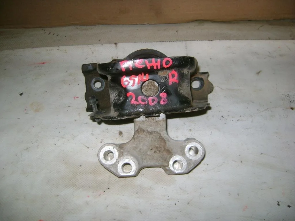 Опора двигателя правая Peugeot 2008 2014 A94