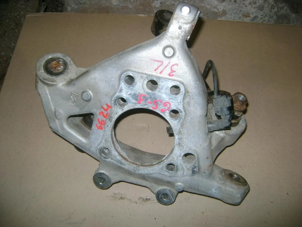 Кулак поворотный задний левый Lexus GS350 S190