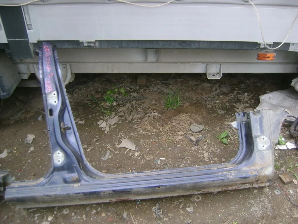 Порог со стойкой правый Mitsubishi Carisma DA